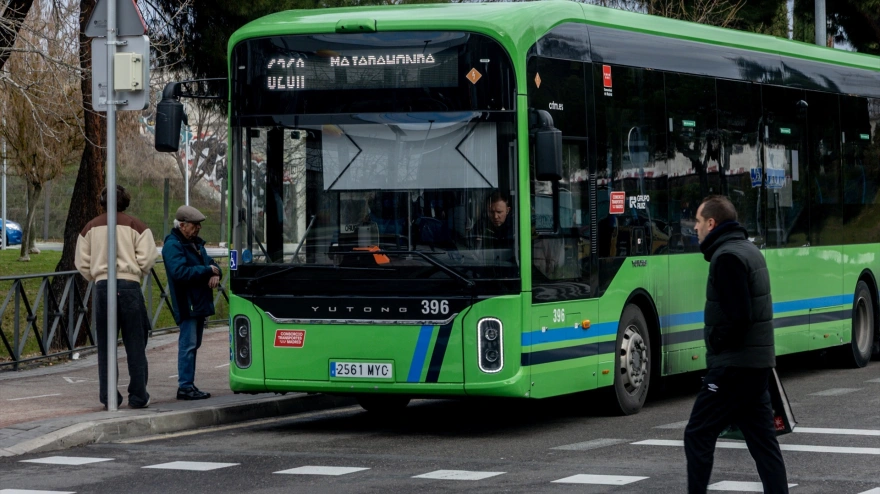 Autobús interurbano de la Empresa Municipal de Transportes de Madrid (EMT)