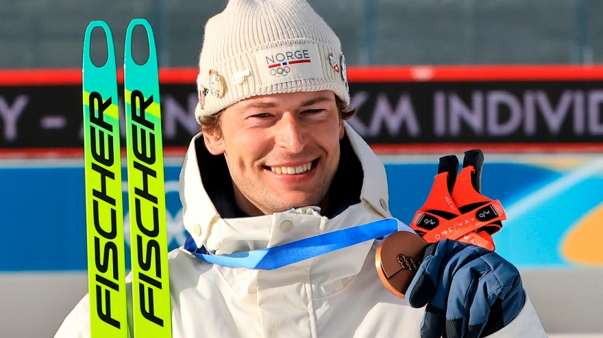 Sturla Holm Laegreid, con su medalla de bronce de los JJOO de invierno 2026