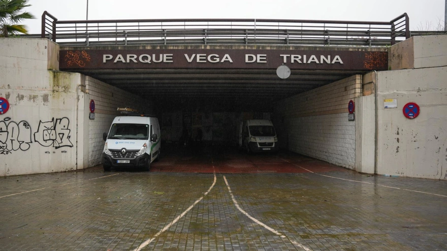 Compuerta del Parque Vega de Triana de Sevilla