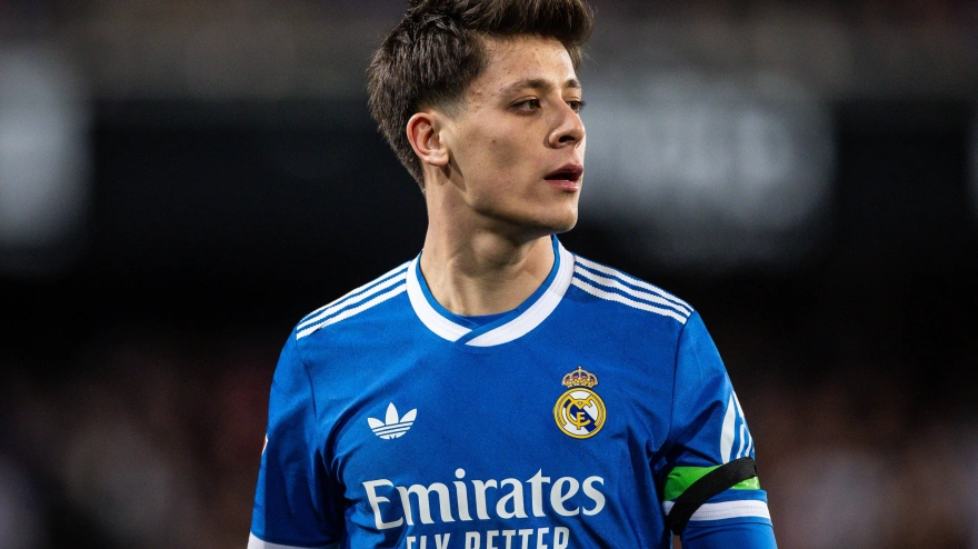 Arda Güler durante el Valencia - Real Madrid