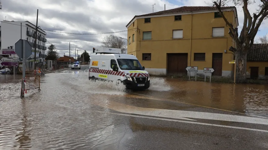Inundaciones provocadas por el desbordamiento del río Duero, a 14 de febrero de 2026, en San Esteban de Gormaz, Soria, Castilla León (España). El Cecopi (Centro de Coordinación Operativa Integrado) de Soria decreta el desalojo de vecinos de la localidad por el desbordamiento del río Duero. La Junta ha habilitado la residencia del IES La Rambla para alojar a los vecinos que lo necesiten y advierte de que la situación puede variar según evolucione el río.Concha Ortega Oroz / Europa Press14 FEBRERO 2026;INUNDACIONES;TEMPORAL INVERNAL;TORMENTA INVERNAL14/2/2026