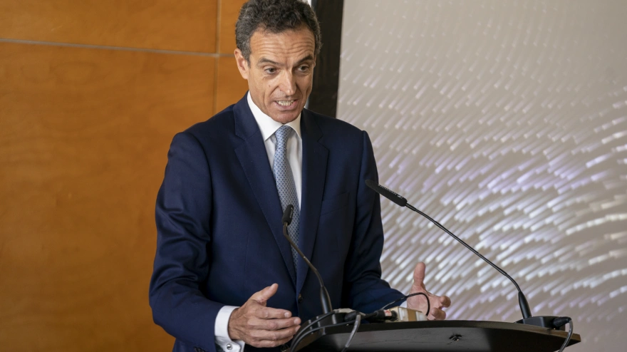 El presidente de Confebús, Rafael Barbadillo, interviene en la asamblea general de la Confederación Española de Transporte en autobús, CONFEBUS, en la Feria de Madrid