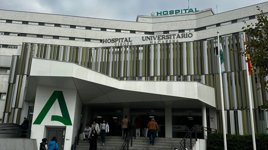 Puerta del Hospital Universitario Virgen Macarena
