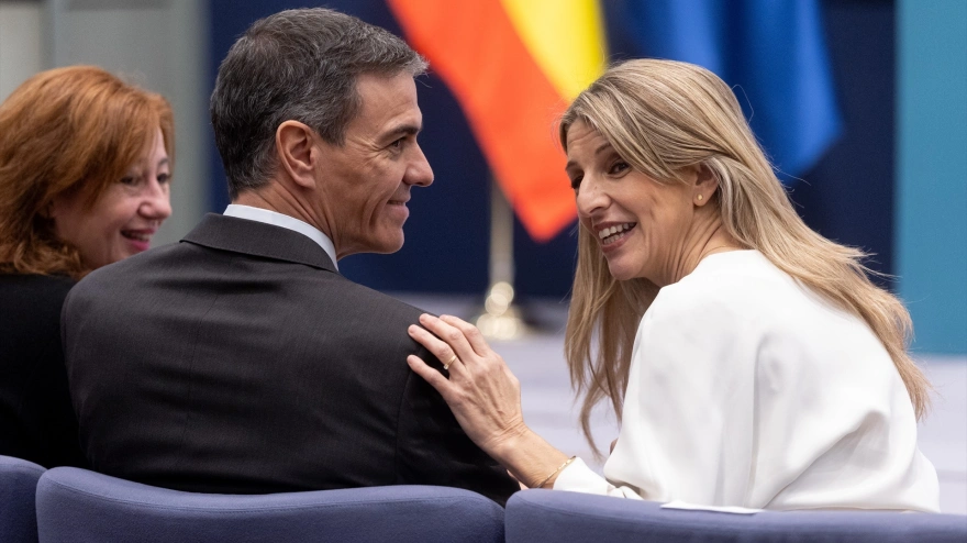 El presidente del Gobierno, Pedro Sánchez,  y la vicepresidenta segunda y ministra de Trabajo y Economía Social, Yolanda Díaz