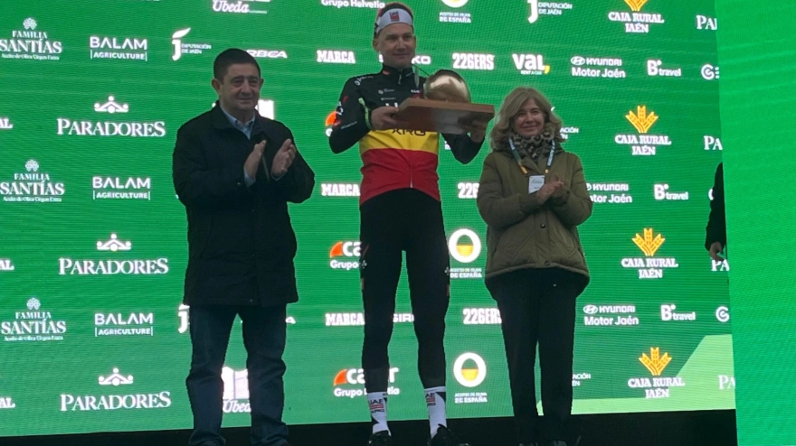 Tim Wellens se corona en la Clásica de Jaén con una exhibición en los caminos de olivos