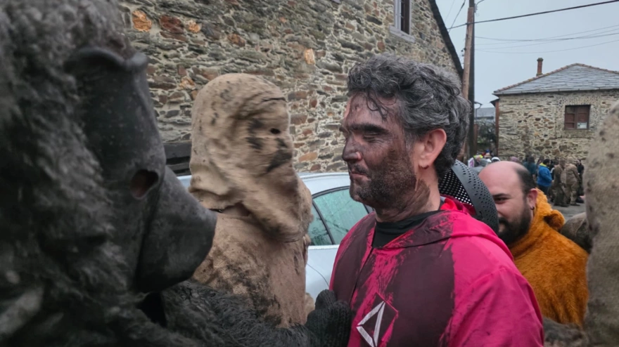 Javier Arias durante su encuentro con el Oso de Salcedo, en A Pobra do Brollón