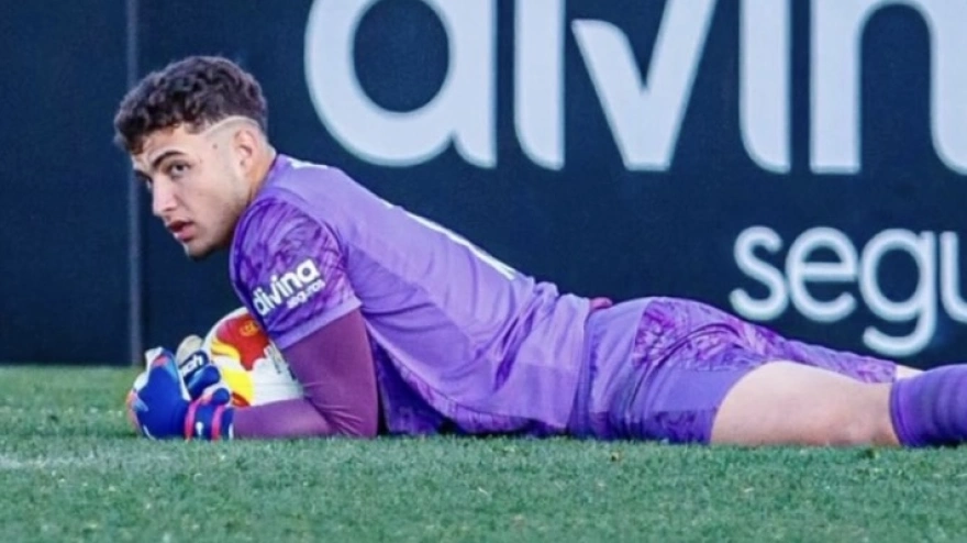 Raúl Jiménez renueva con el Valencia CF