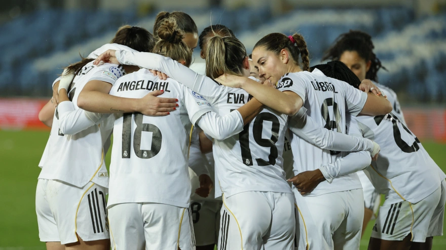 Las jugadoras del Real Madrid celebran uno de los goles ante el Paris FC