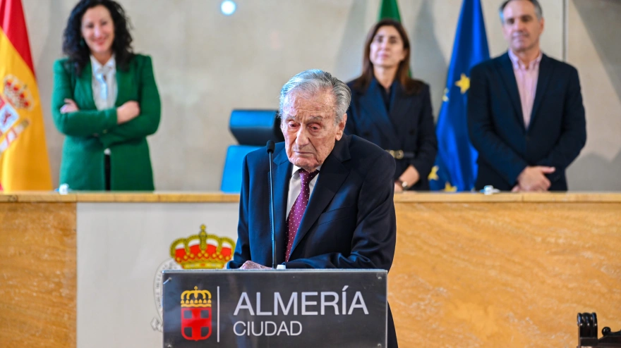 Escudo Oro Almería Juan Rigaud