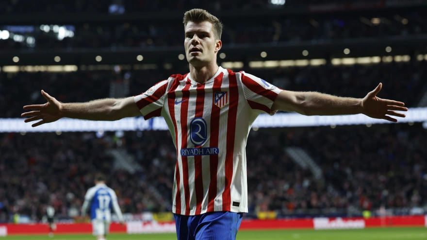 El delantero del Atlético de Madrid Alexander Sørloth celebra tras anotar el cuarto gol del equipo durante el partido de la jornada 25 de LaLiga que Atlético de Madrid y RCD Espanyol disputan este sábado en el Metropolitano.