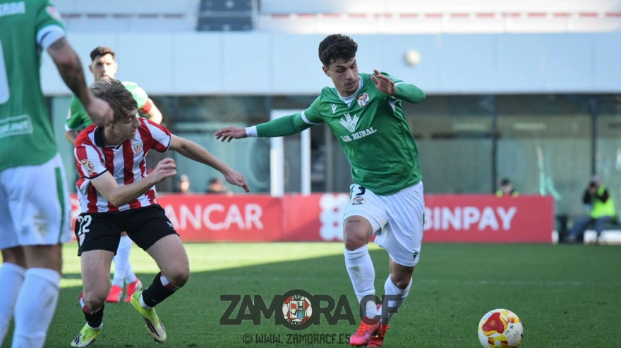 Dani Merchán, jugador del Zamora, en el duelo ante el Athletic B