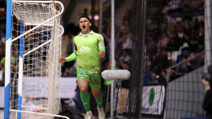 Maia, celebrando uno de los goles ante el Riga