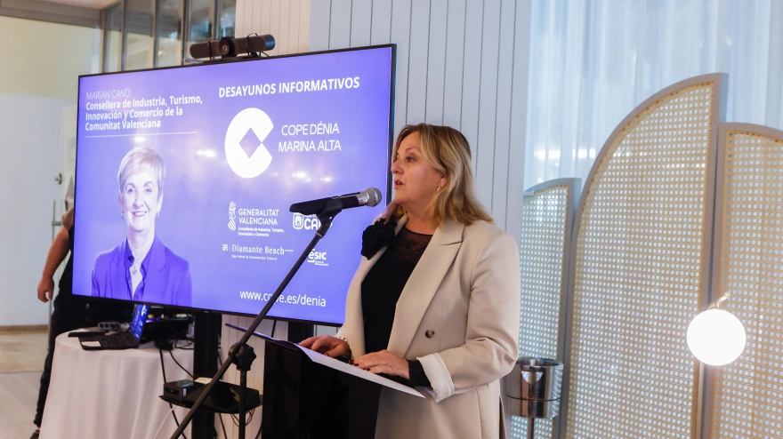 Ana Sala, alcaldesa de Calp, en el desayuno informativo de COPE Dénia Marina Alta con la consellera Marian Cano