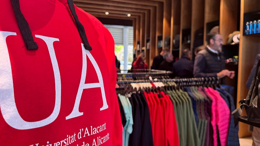 La UA da el salto digital: abre su tienda online con venta 24 horas