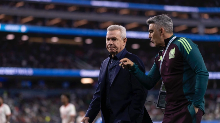 Toni Amor junto a Javier Aguirre en la final de la Liga de Naciones