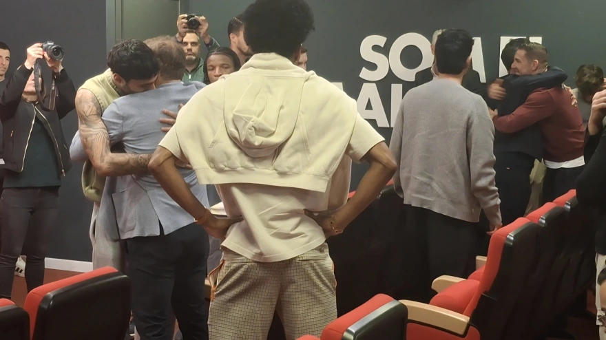 El abrazo de Samú Costa con Jagoba Arrasate