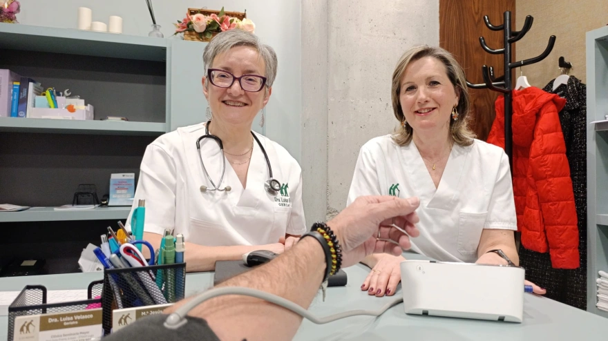 La geriatra Luisa Velasco y la enfermera María Jesús Fernández