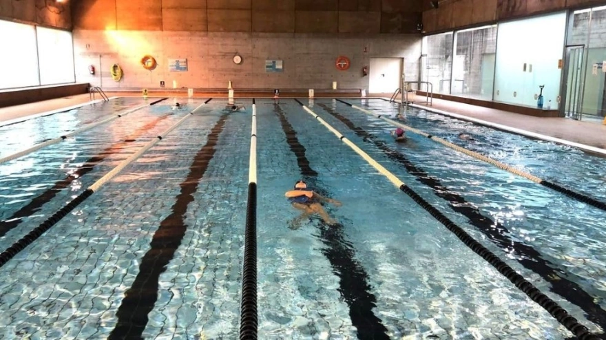 Foto de archivo del interior de la piscina de Pontedeume