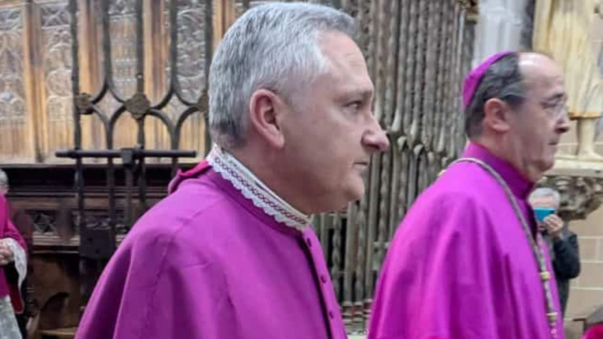 El deán de la catedral de Coria, el sacerdote Francisco Javier Romero Rodríguez y el obispo de Coria Cáceres, D. Jesús Pulido