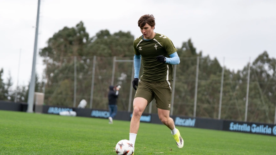 Fer López, en un entrenamiento con el Celta en Afouteza