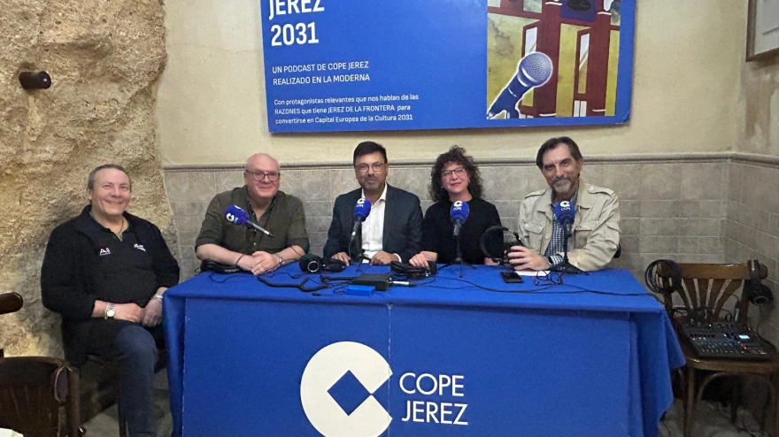 Alfredo Carrasco y Nely Ojeda en 'Razones' 26-02-26 junto a nuestros anfitriones en La Moderna