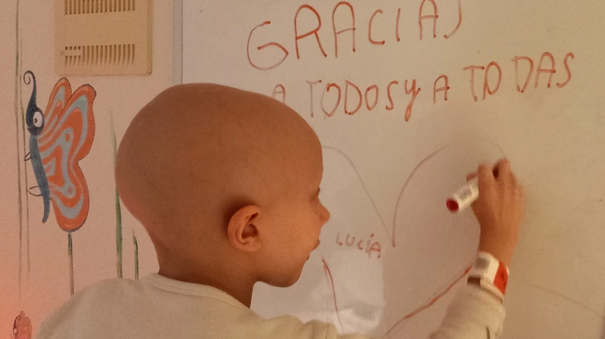 Lucia da las gracias a todos el día anterior a su grave operación