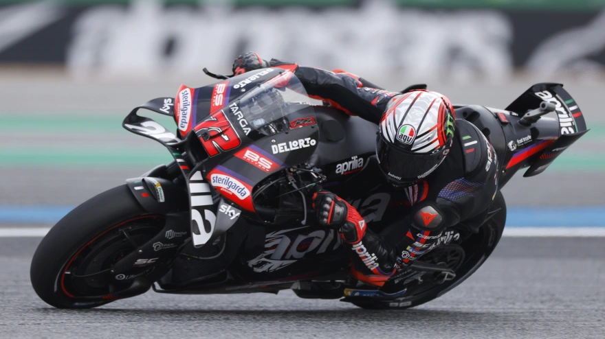 Marco Bezzecchi rompió el récord del circuito y marcó el mejor crono en los libres en Buririam.