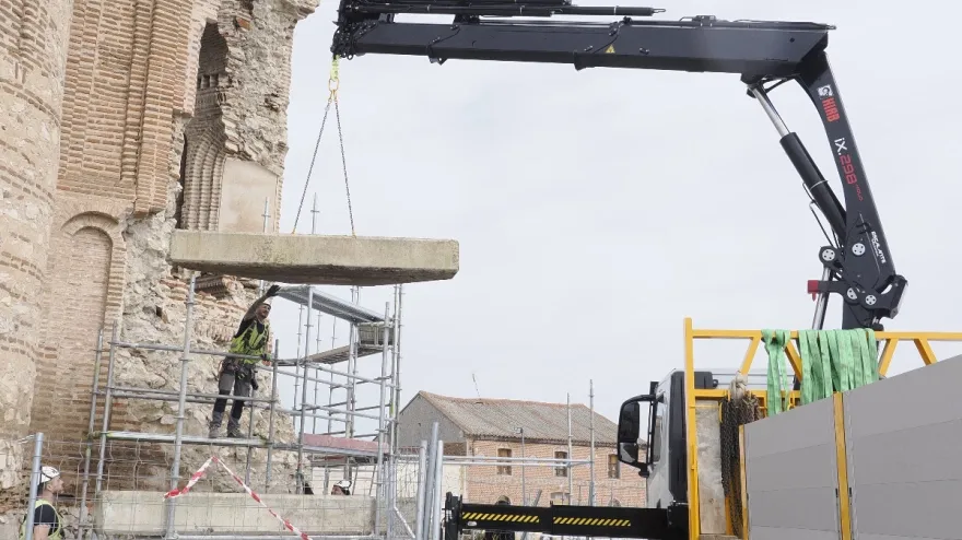 Inicio de la instalacion de medios auxiliares necesarios para la reconstruccion del abside de la Iglesia de Muriel (3)