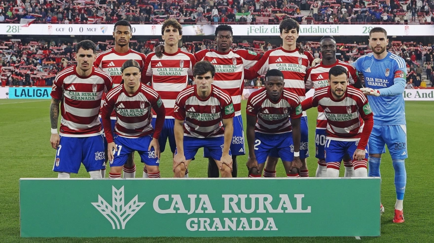 Equipo inicial del Granada frente al Málaga