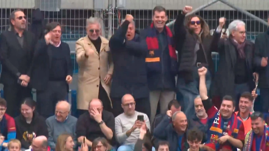 El corte de mangas de Joan Laporta durante el Barcelona-Villarreal