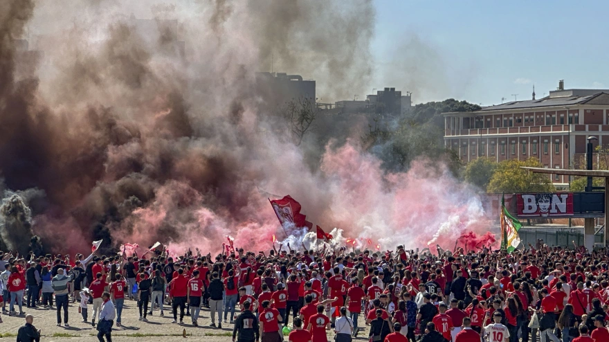 Imágenes de los seguidores del Sevilla antes del partido