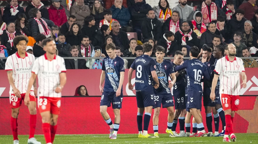 Los jugadores del Celta celebran el 1-2, durante el partido de LaLiga de fútbol que Girona FC y Celta de Vigo disputan este domingo en el estadio municipal de Montilivi.