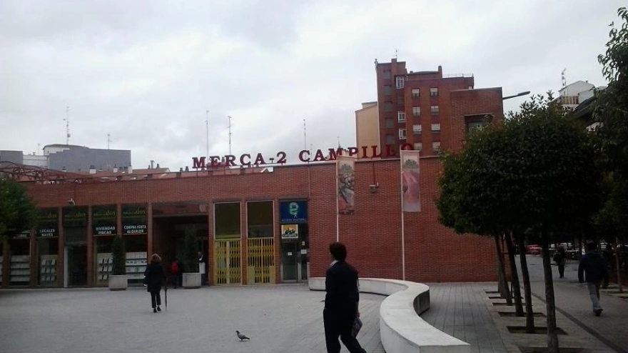 Herrera en COPE se acerca al mercado municipal El Campillo de Valladolid para analizar una de las claves de la campaña electoral: el precio de los alimentos