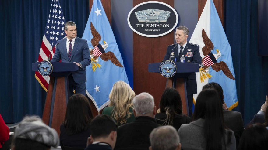 El secretario de Guerra de Estados Unidos, Pete Hegseth, en rueda de prensa en el Pentágono