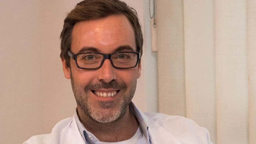 Saul Martínez Horta es director del departamento de Neuropsicología en CDINC y neuropsicólogo en la Unidad de Trastornos del Movimiento dirigida por el Dr. Jaime Kulisevsky en el Hospital de la Santa Creu i Sant Pau
