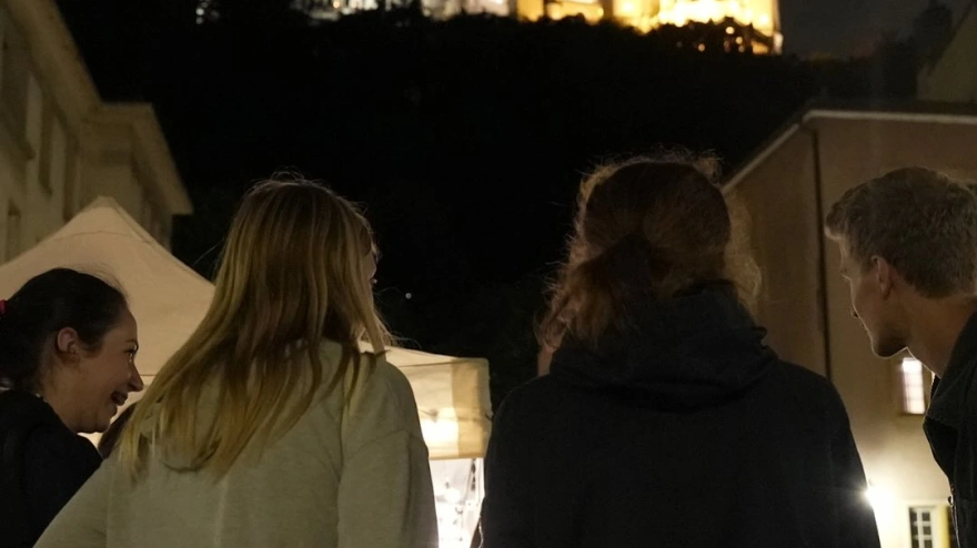 “La Iglesia es una comunidad de hombres y mujeres, con sus virtudes y sus defectos"