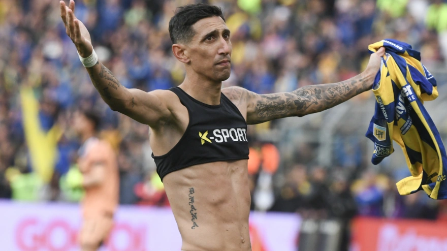 Ángel Di María de Rosario reacciona durante un partido de la Liga de Argentina entre Rosario Central y Godoy Cruz en el estadio Gigante de Arroyito en Rosario (Argentina).