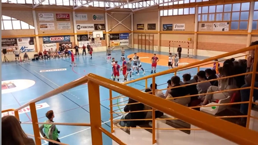 Momento de la trifulca que se montó en el partido