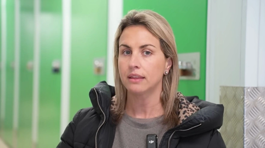 Captura de pantalla. Vero, alquila trasteros, durante una entrevista en el canal de Youtube del emprendedor Eric Ponce, @Eric_Ponce