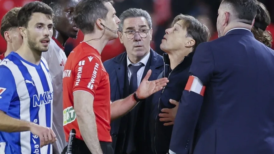 Almeyda cumplirá ante el Rayo su tercer partido de sanción.