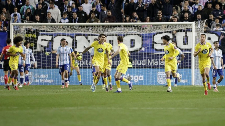 Los jugadores del Valladolid celebran el empate contra el Málaga