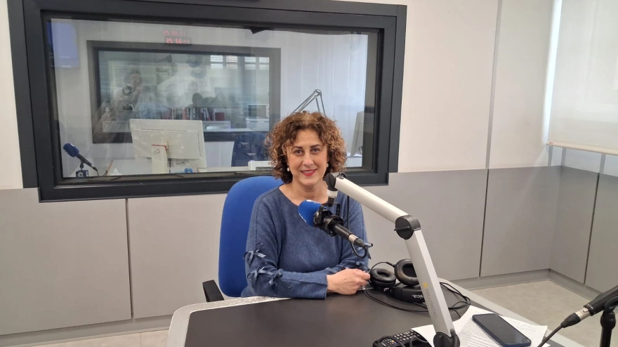 Eva Serna en los estudios de COPE