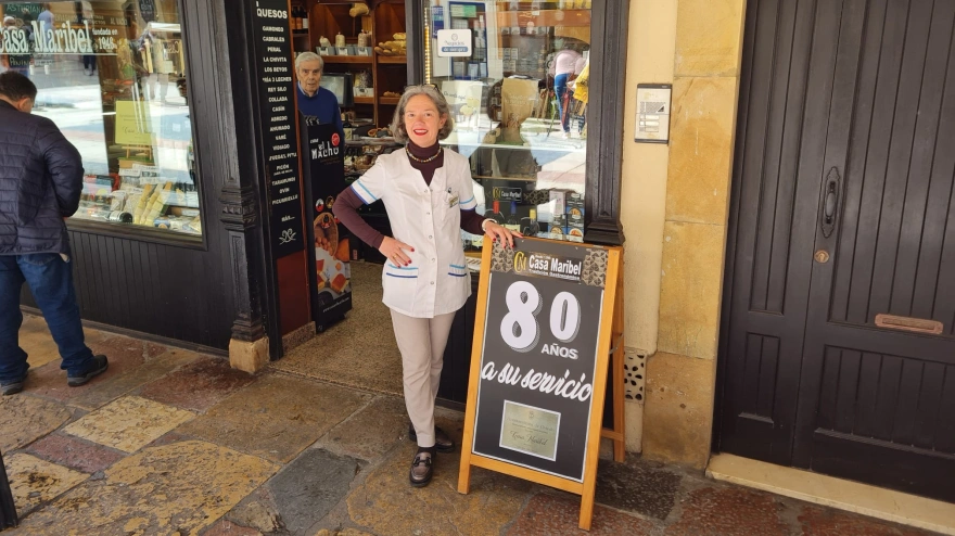 Marta Manso a las puertas de Casa Maribel