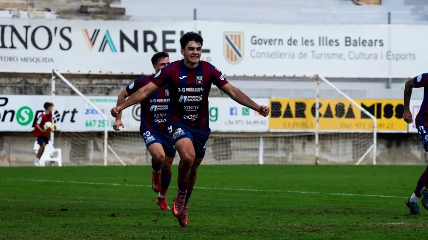 Joan Prohens después de un gol