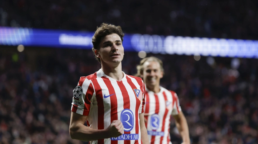Julián Álvarez celebra su segundo gol en el Atlético - Tottenham en la ida de los octavos de final de la Champions