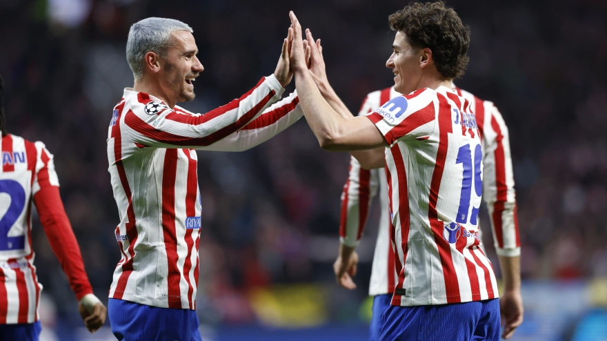 Griezmann y Julián Álvarez celebran en el Atleti - Tottenham de Champions