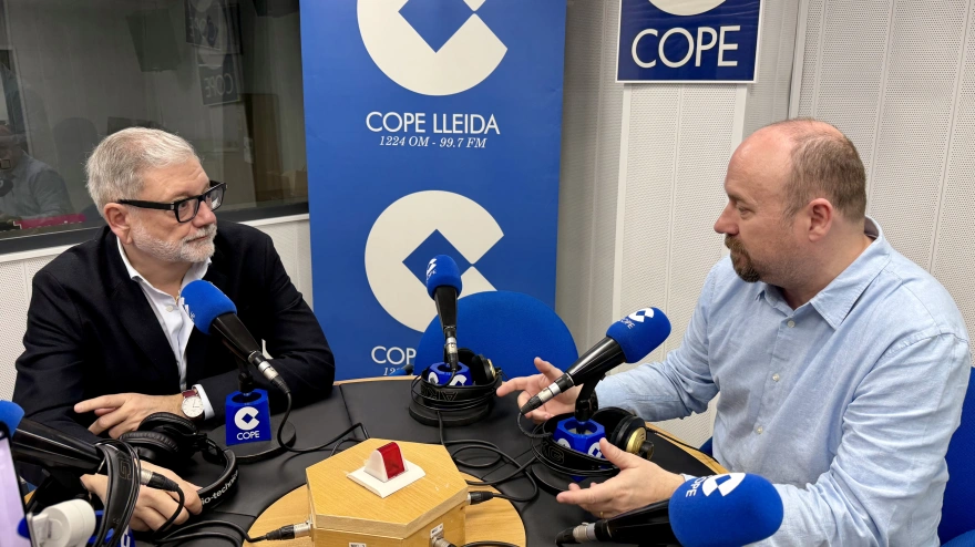 Fèlix Larrosa, alcalde de Lleida, i Ricard Alvarez als estudis de COPE Lleida