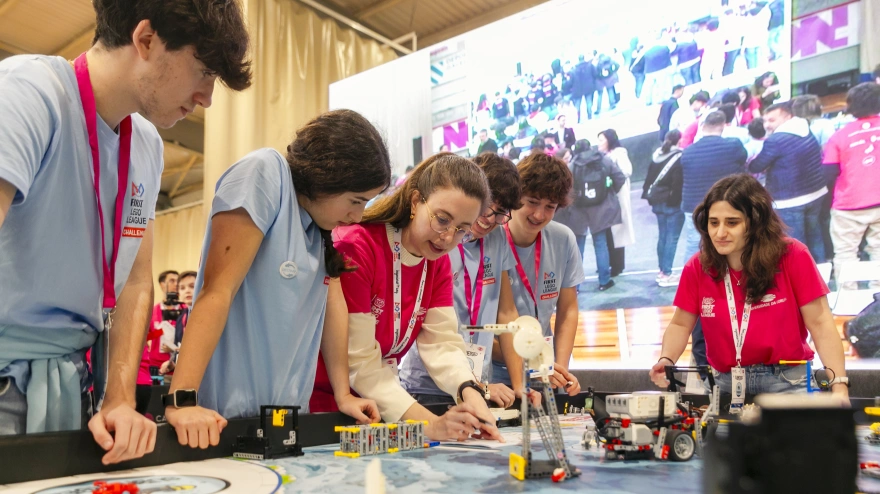 El pabellón del campus de Esteiro, en Ferrol, acogerá muchas de las actividades de la First Lego League