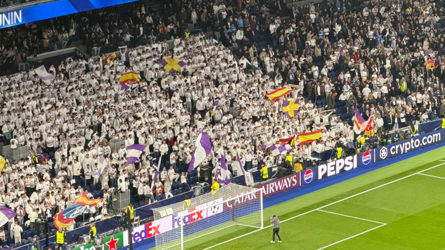 Algunas banderas de España en la Grada Fans durante el Real Madrid - Manchester City de Champions League