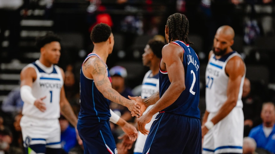 Kawhi Leonard lideró a unos Clippers que vuelven a tener récord positivo después de un terrible comienzo.